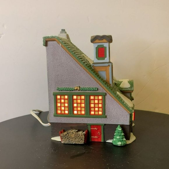 Dept 56 Santa's Bell Repair North Pole Christmas Village Lighted Building - 1996 - Picture 7 of 11